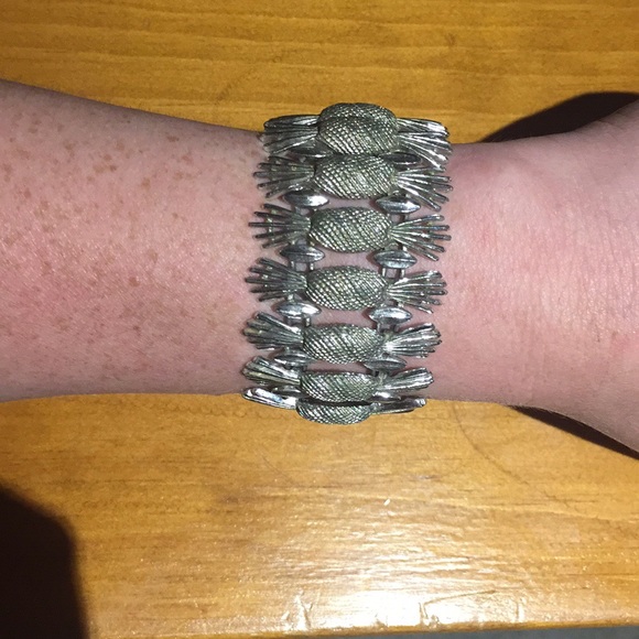 Vintage Pineapple Bracelet - Picture 3 of 3